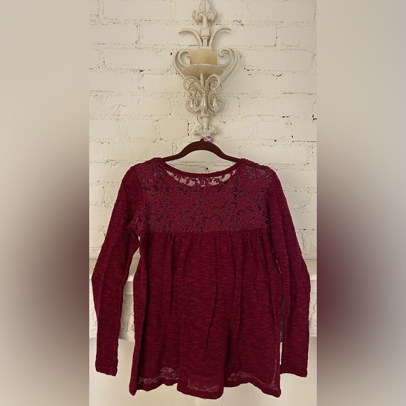 American Eagle Burgundy Lace Sweater 
Size: Small 
EUC (Like New) - Picture 5 of 7
